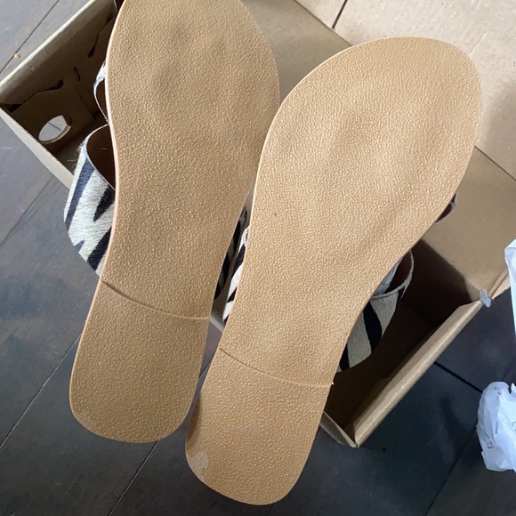 Sandals - Picture 2 of 5